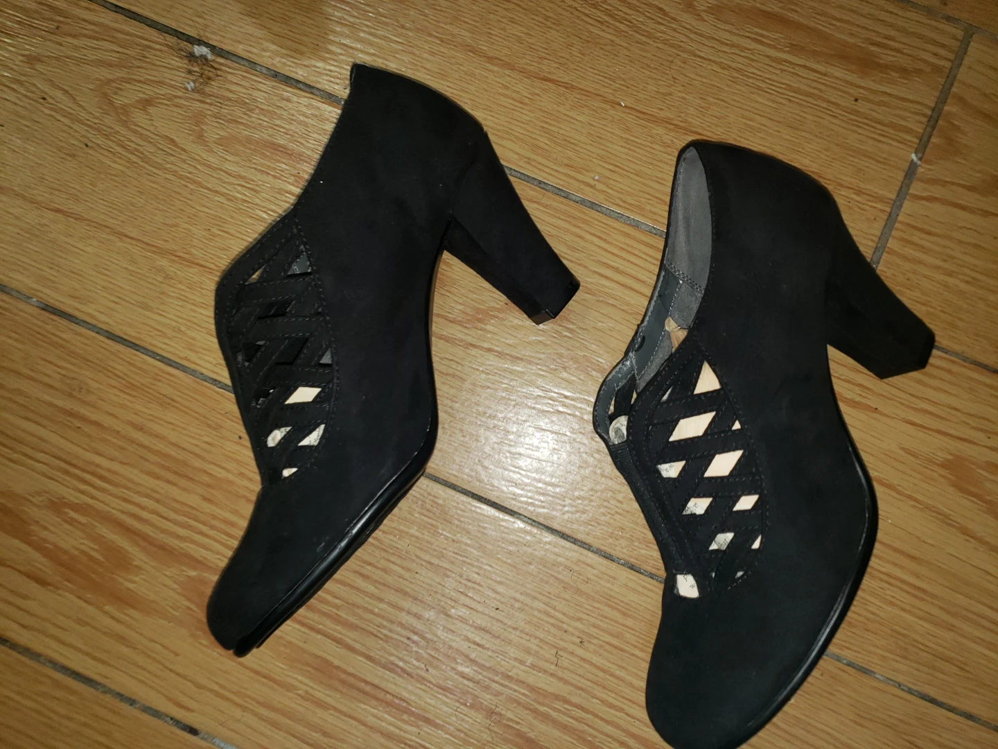 2 Pair low heeled , casual, fun suede and patent leather  shoes - photo 3