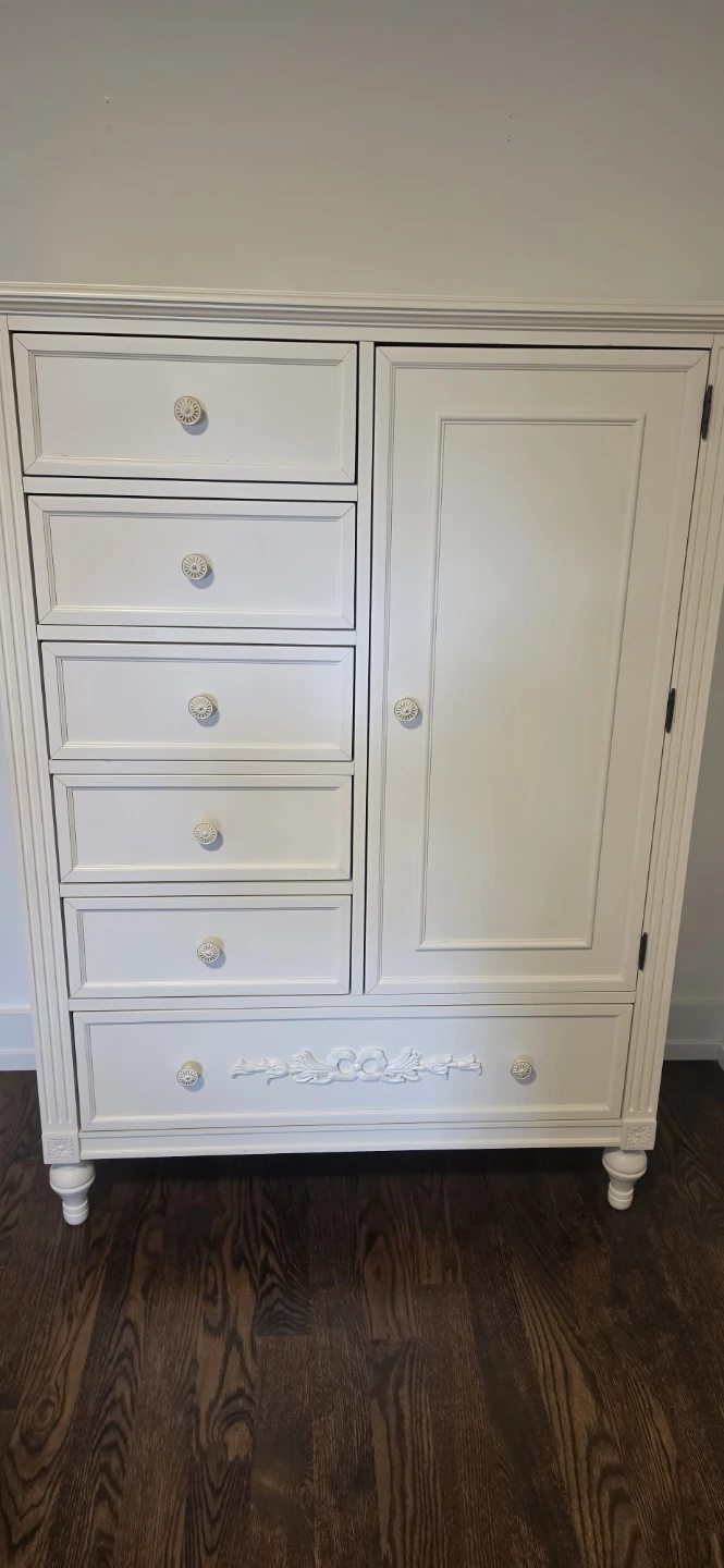 White Crib and bedroom set - photo 5