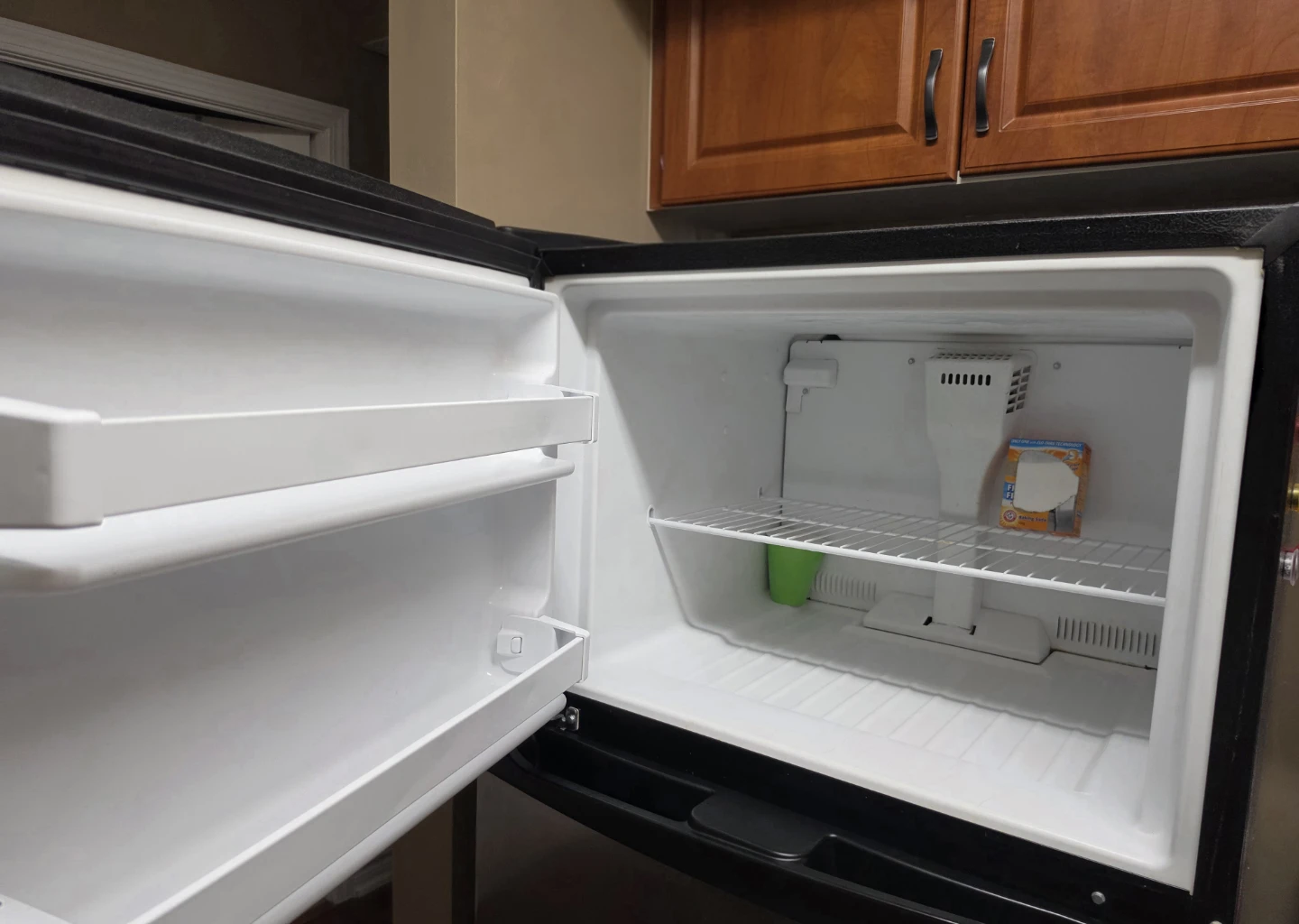 Whirlpool Top-Freezer Refrigerator - photo 3