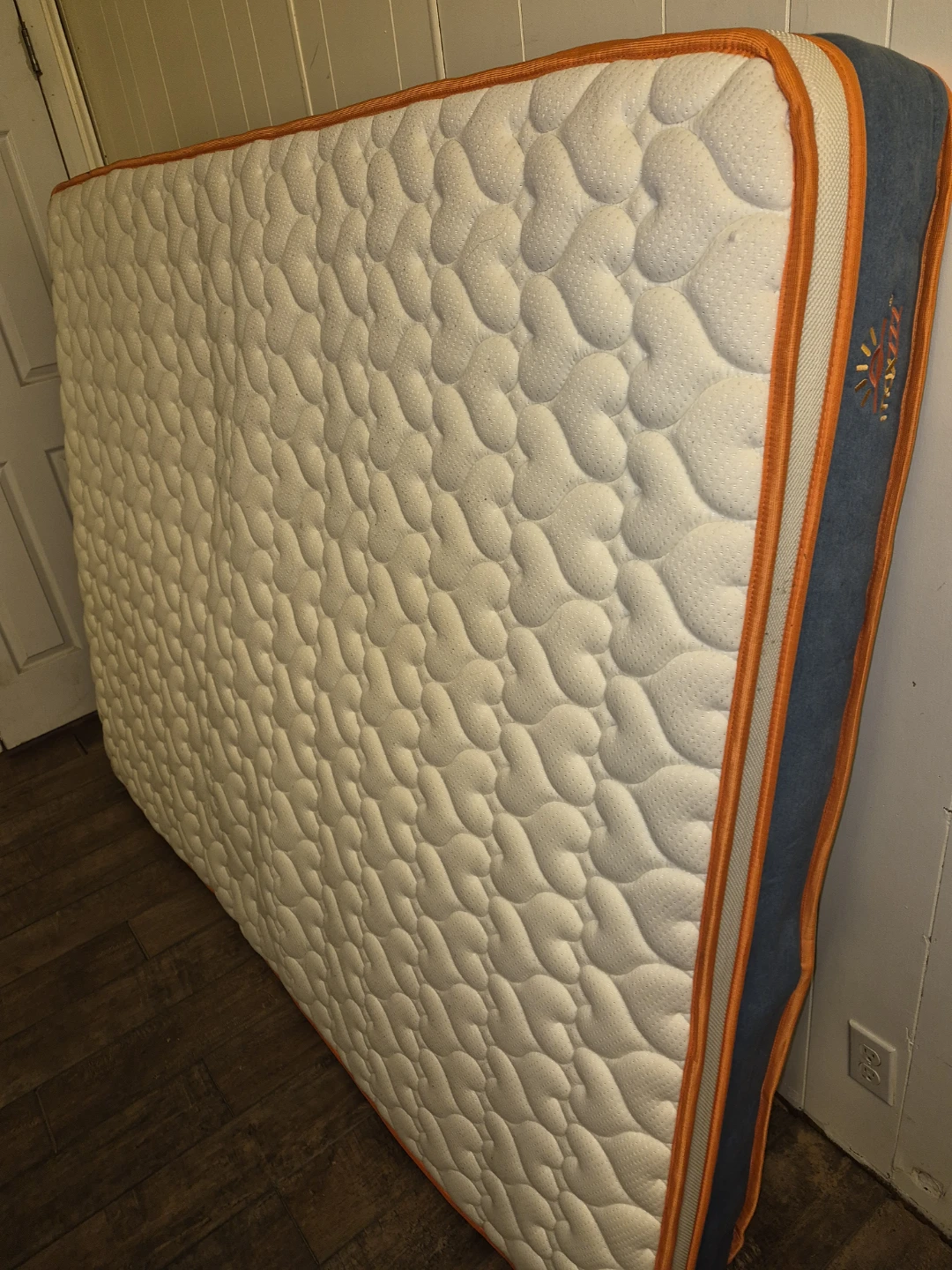 Queen size Maxzzz Mattress