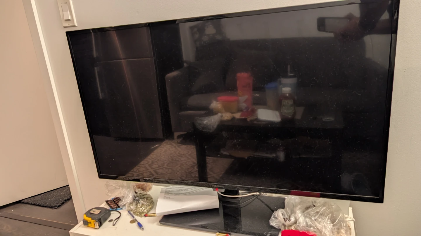 Insignia 42-inch 1080p LED Smart TV - photo 2