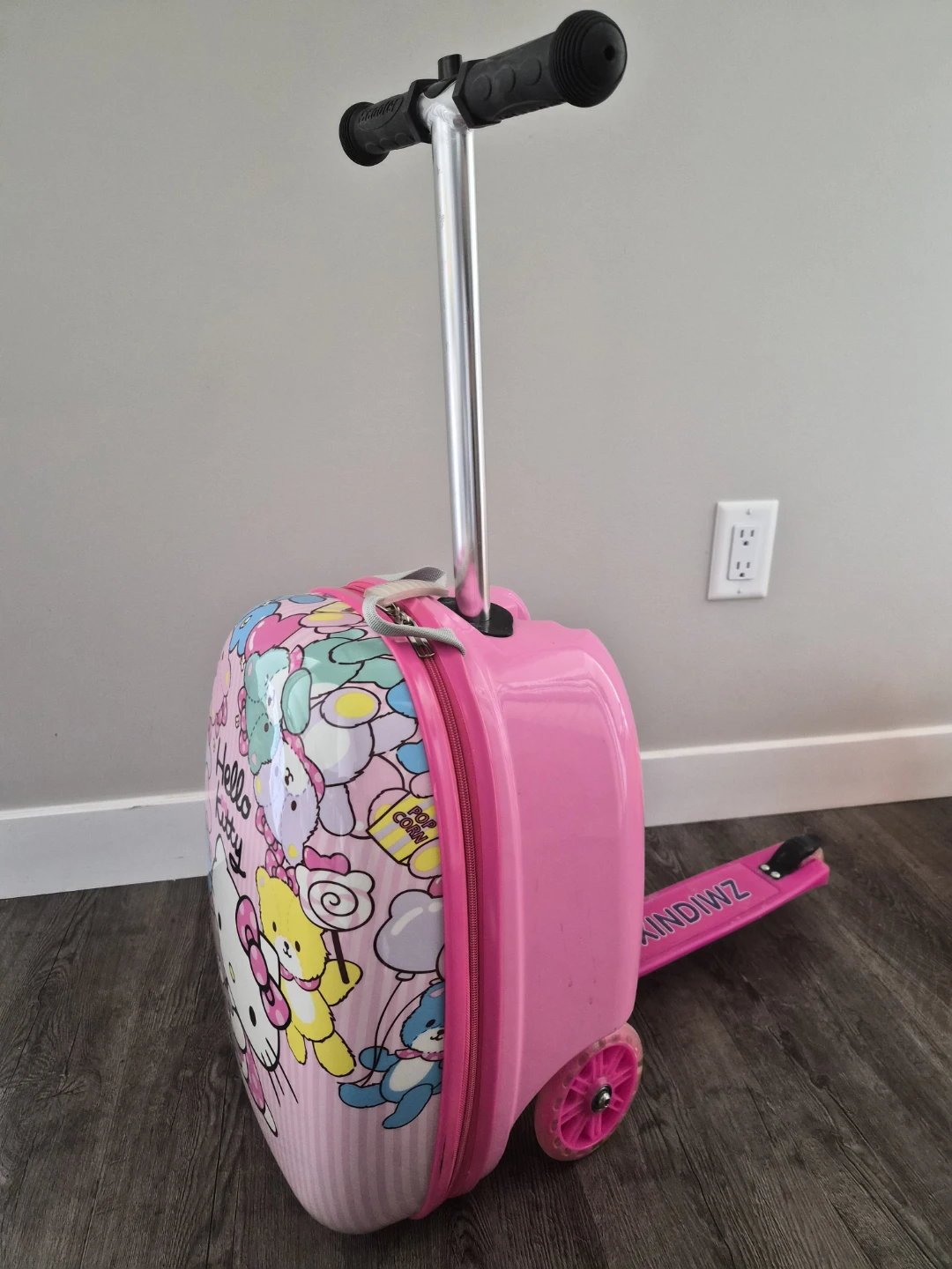 Hello Kitty Scooter Suitcase - photo 2