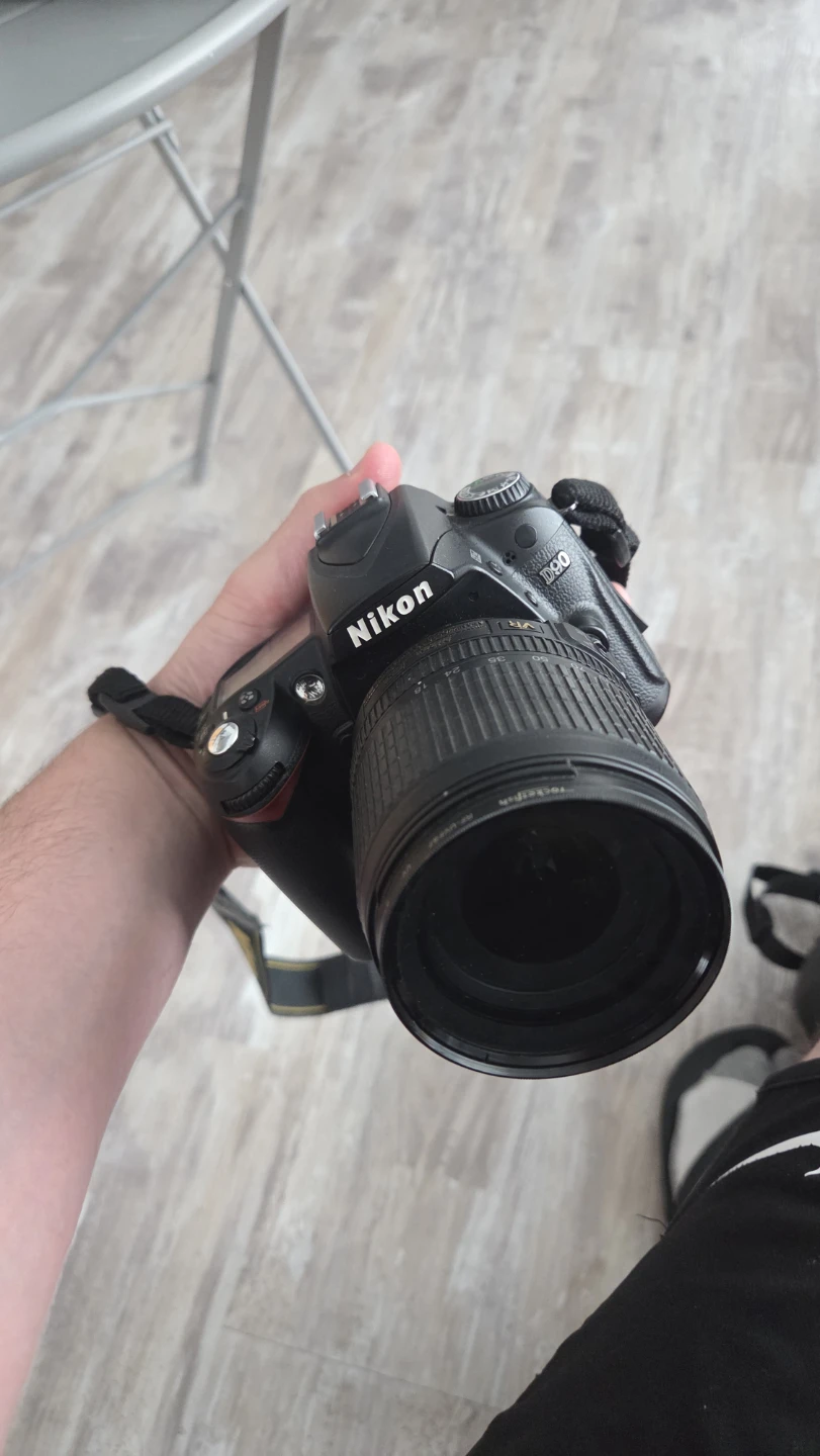 Nikon D90 DSLR Camera