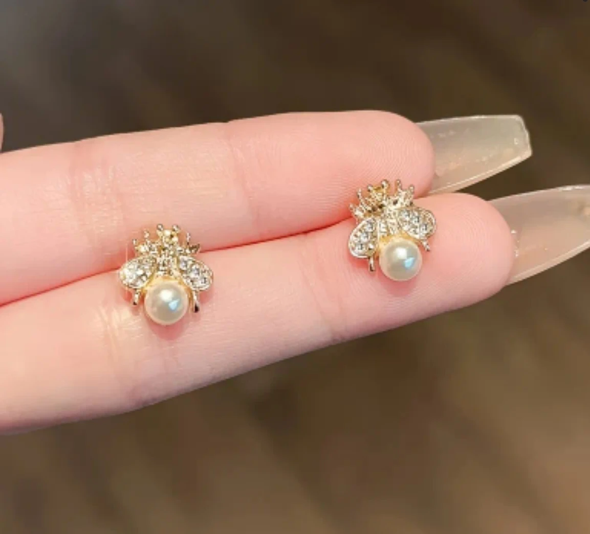 Bee stud earrings with pearl and crystal