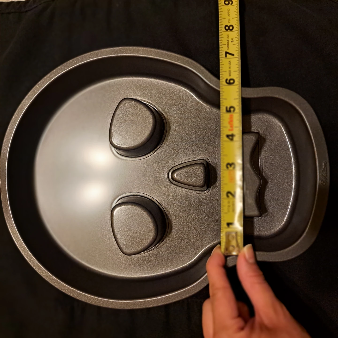 Wilton skull cake pan - photo 5