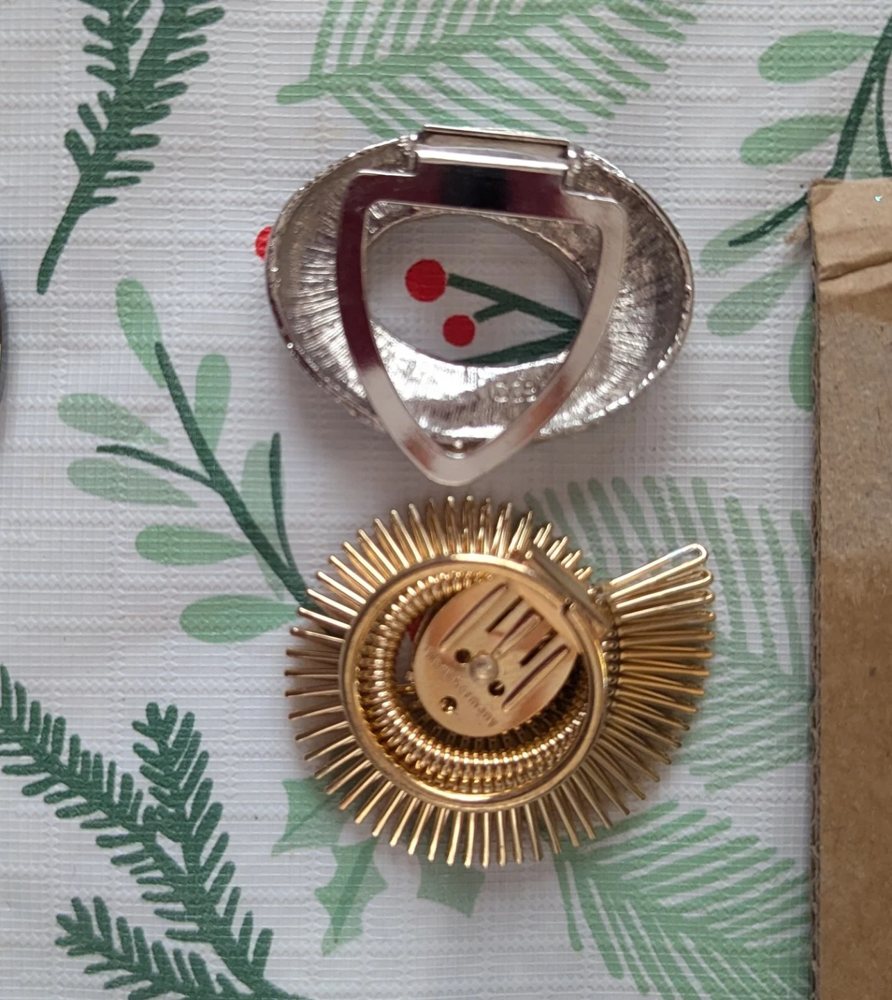 Two Vintage Metal Fur Clips - photo 2