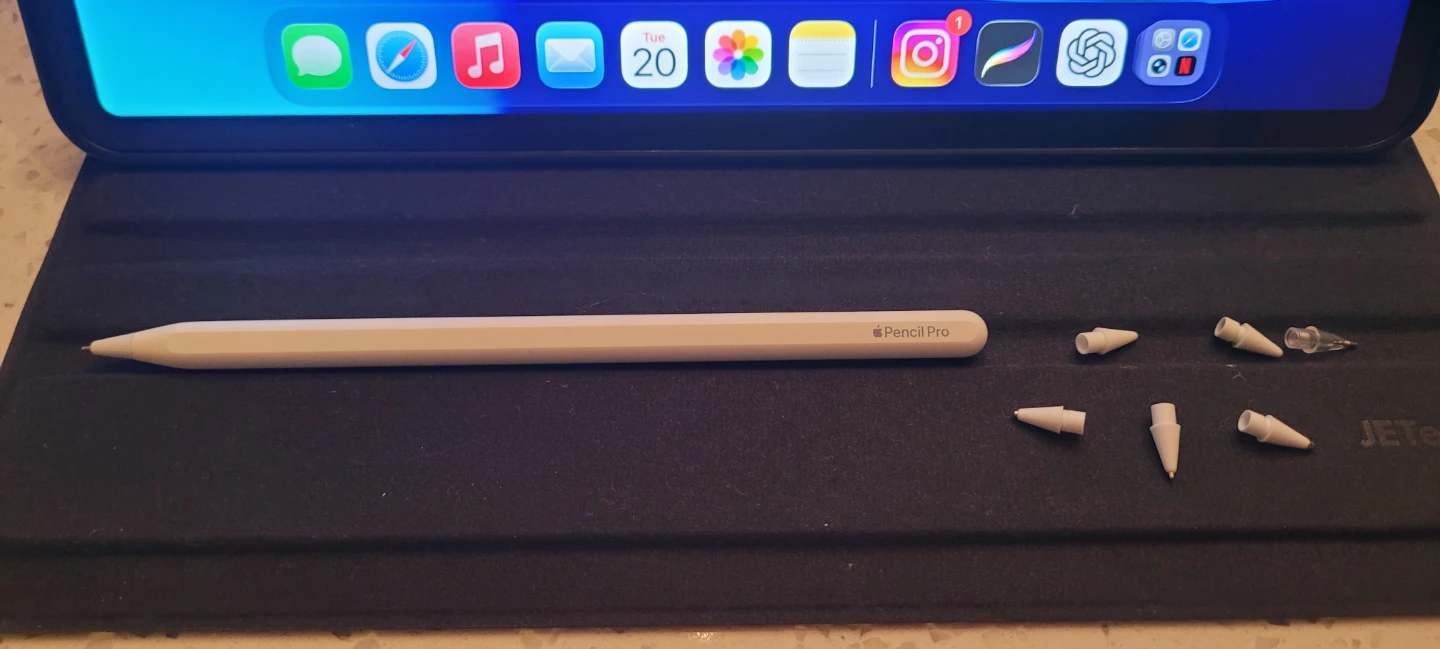 Apple iPad Air M4 13” (128GB) + Apple Pencil Pro & Accessories - photo 3