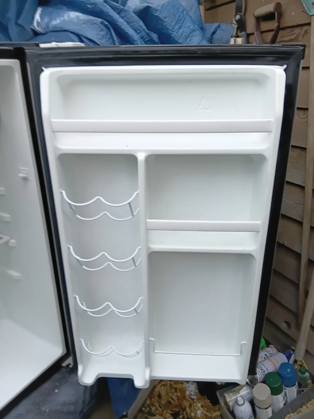 Whirlpool Premium Compact Mini Fridge READ DESCRIPTION ON SIZE - photo 3