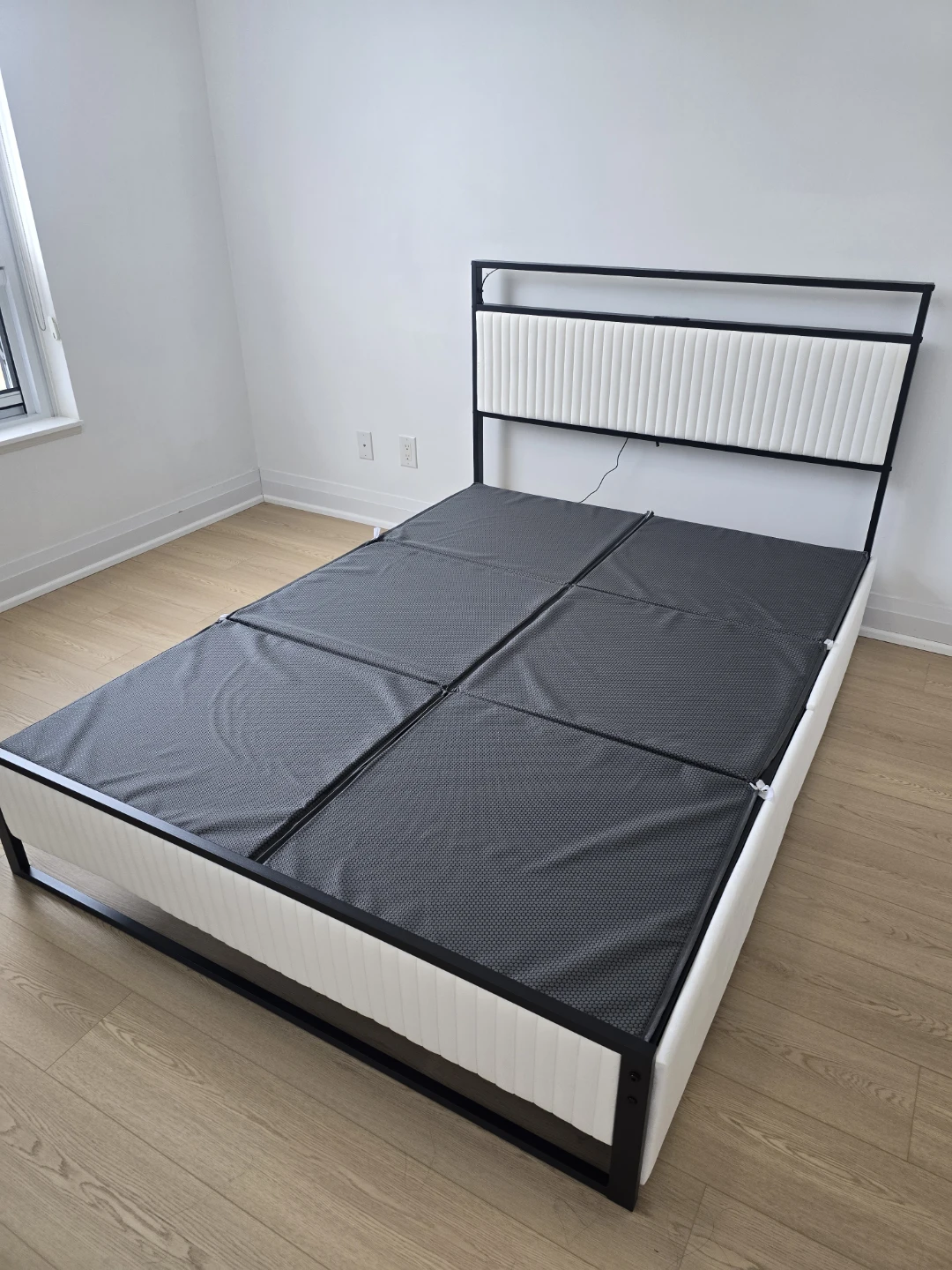 Full Size bed frame +Bunkie Board, used only 1 month