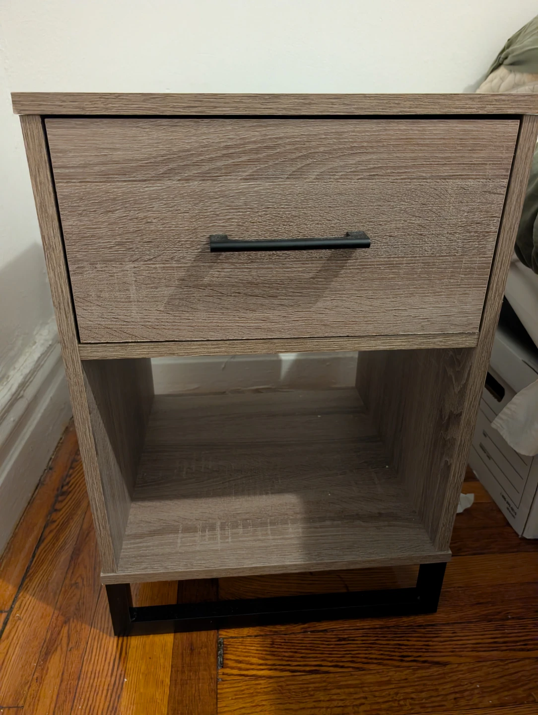 Like new Nightstand
