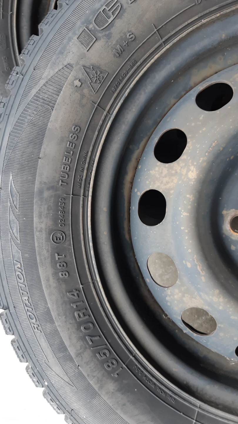 Set of 4 Sailun Ice Blazer Tires 185/70R14 - photo 2