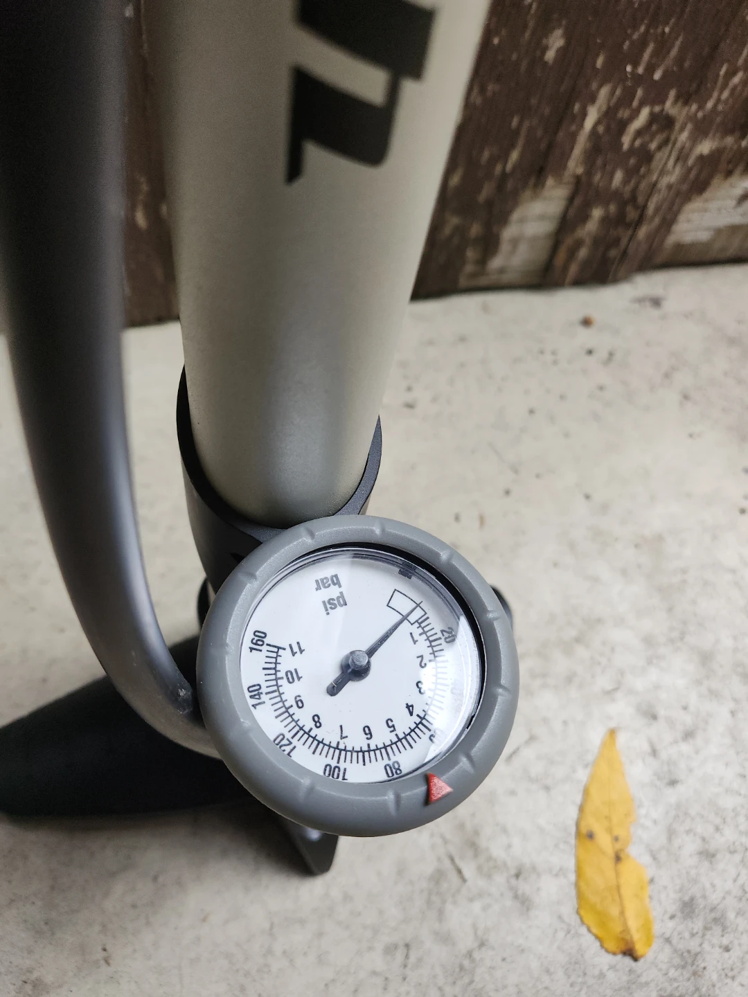 Raleigh Bicycle Floor Pump - photo 2