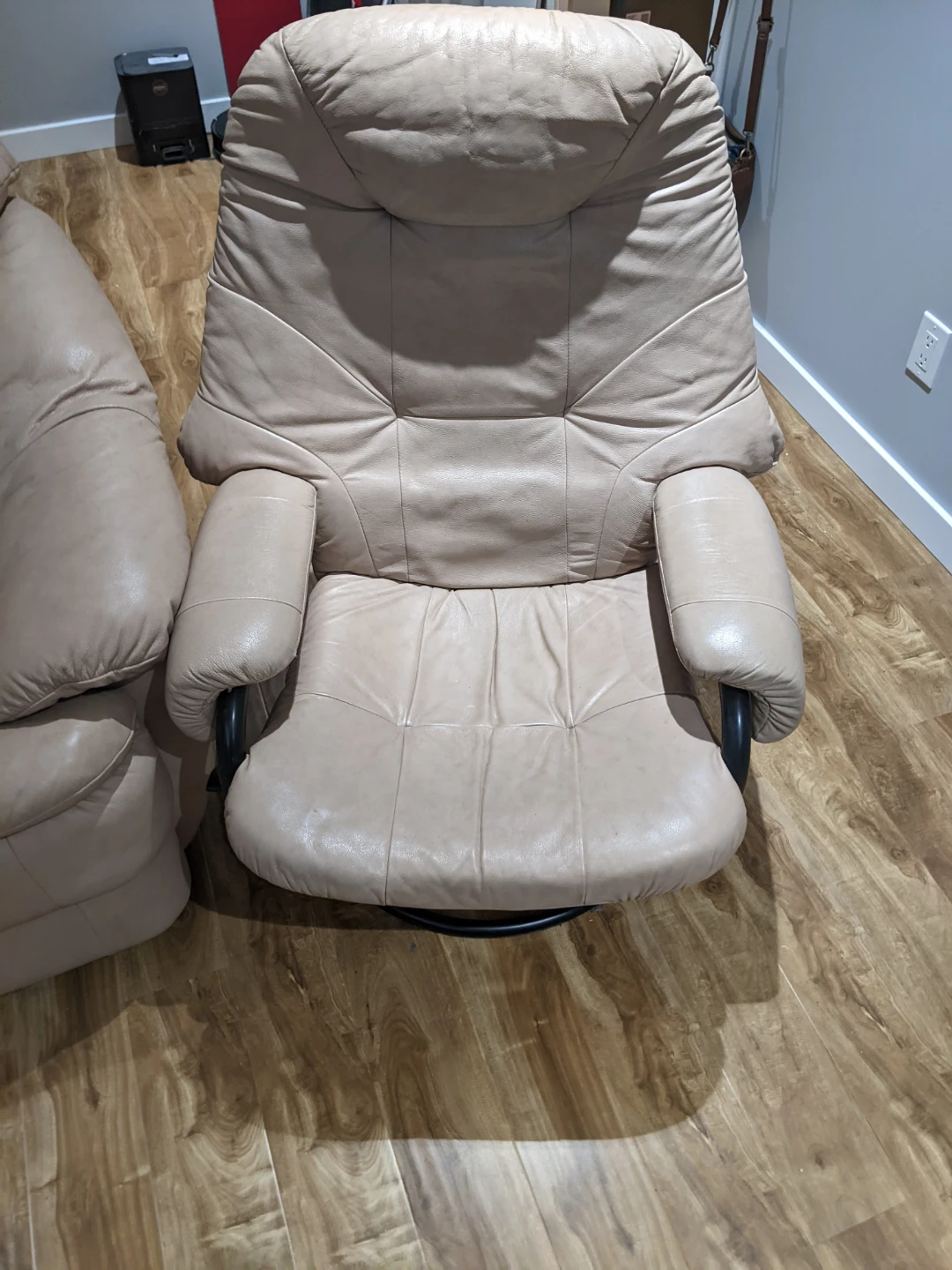 Couch and chair - photo 4