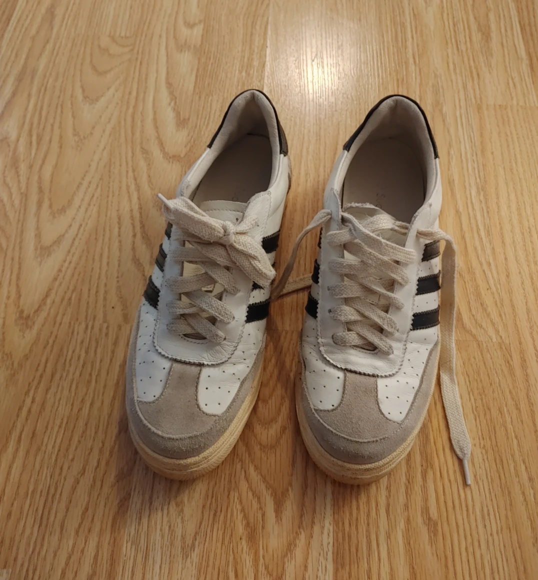 Women's Adidas sneakers size 7.5 - photo 2