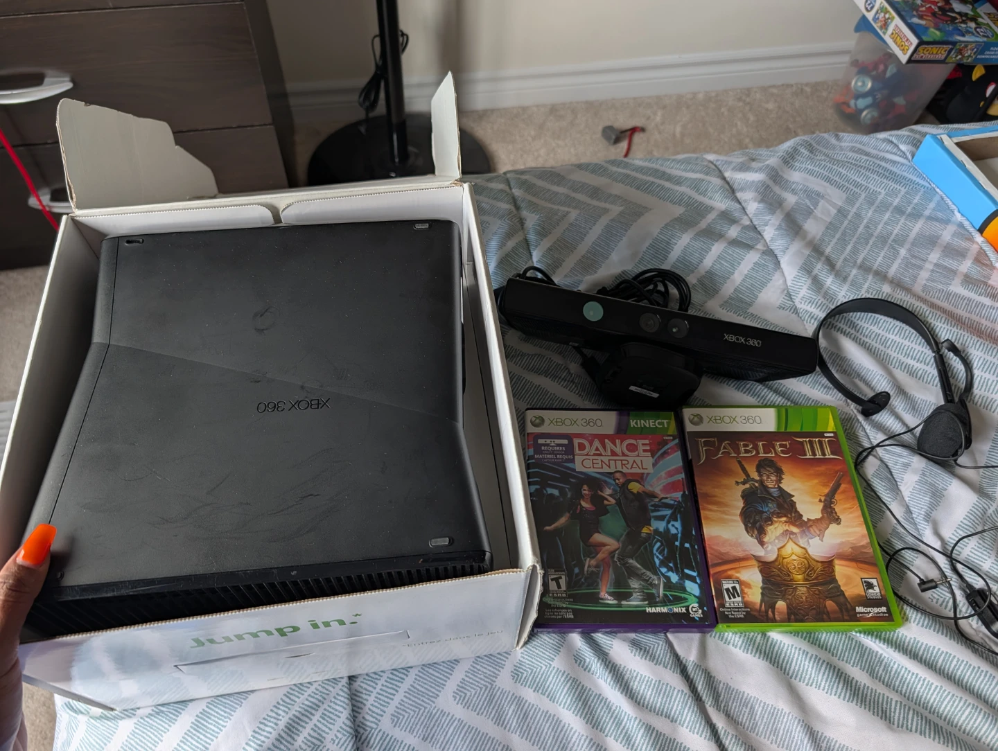 Xbox 360 4GB Console with Kinect and Games - photo 5