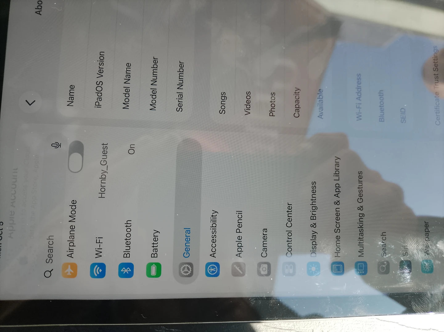 Apple iPad - photo 2