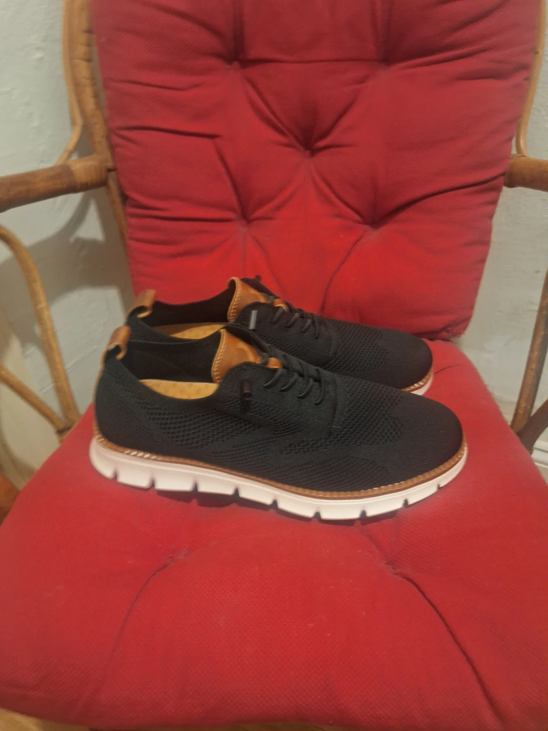 Size 9.5" .Leisure Knit Sneakers - photo 2