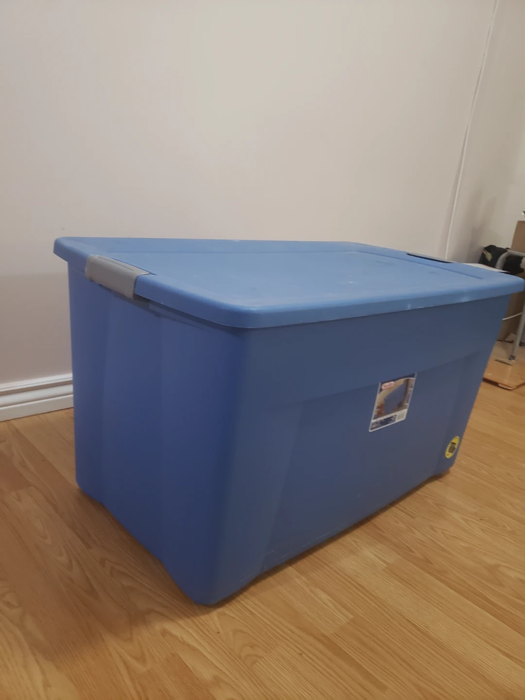 Sterilite Rolling Storage Bin 189 Litres - photo 2