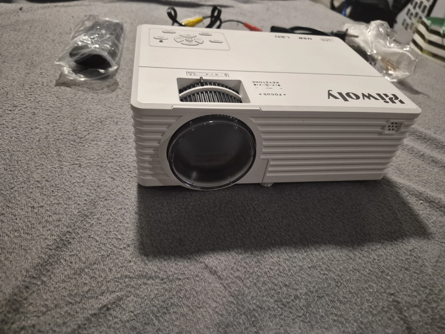 Riwoly LED LCD Projector