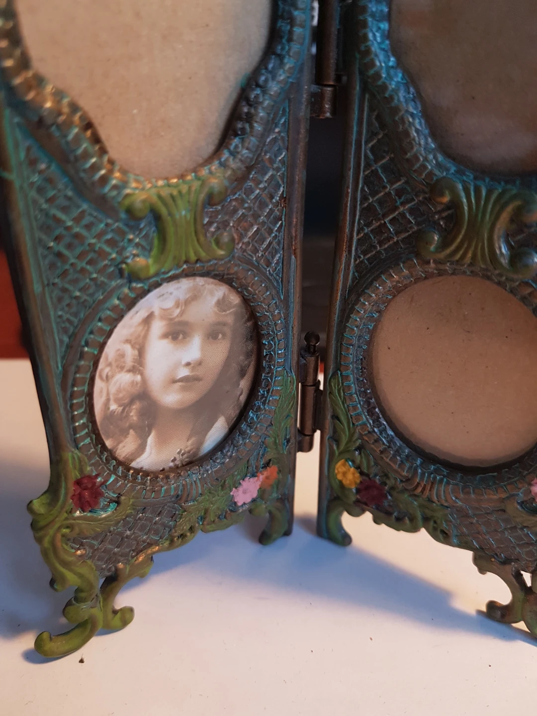 Vintage Hinged Double Photo Frame - photo 2