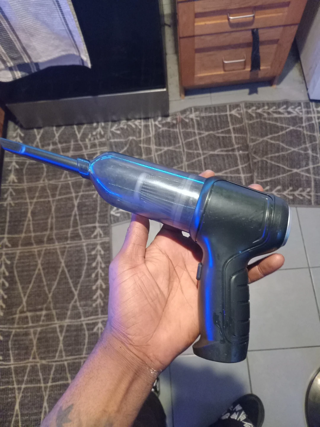 Wireless car vacuum
