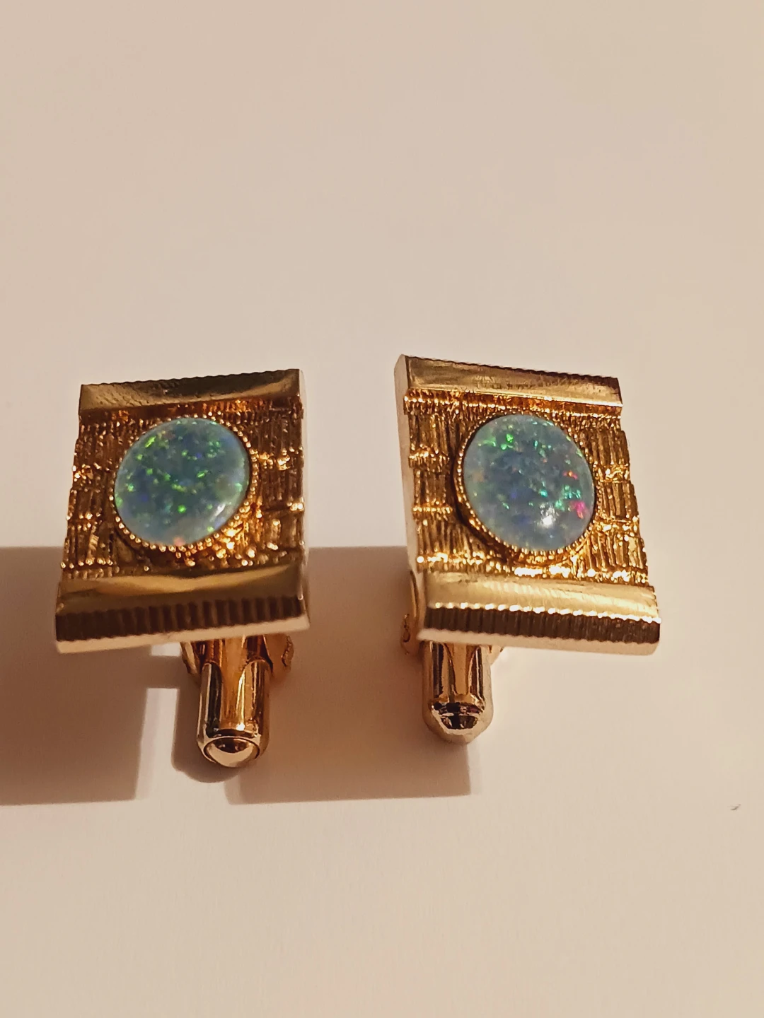 Gorgeous Gold-Tone Opal  Cabochons Cufflinks