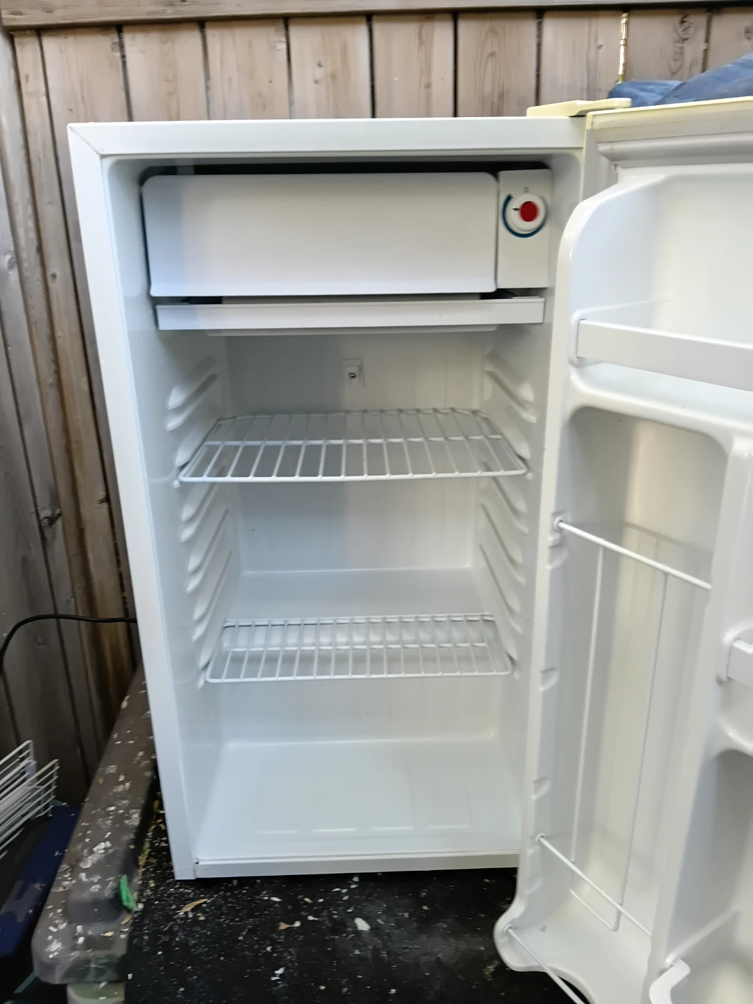 Sunbeam Compact White Mini Fridge - photo 2
