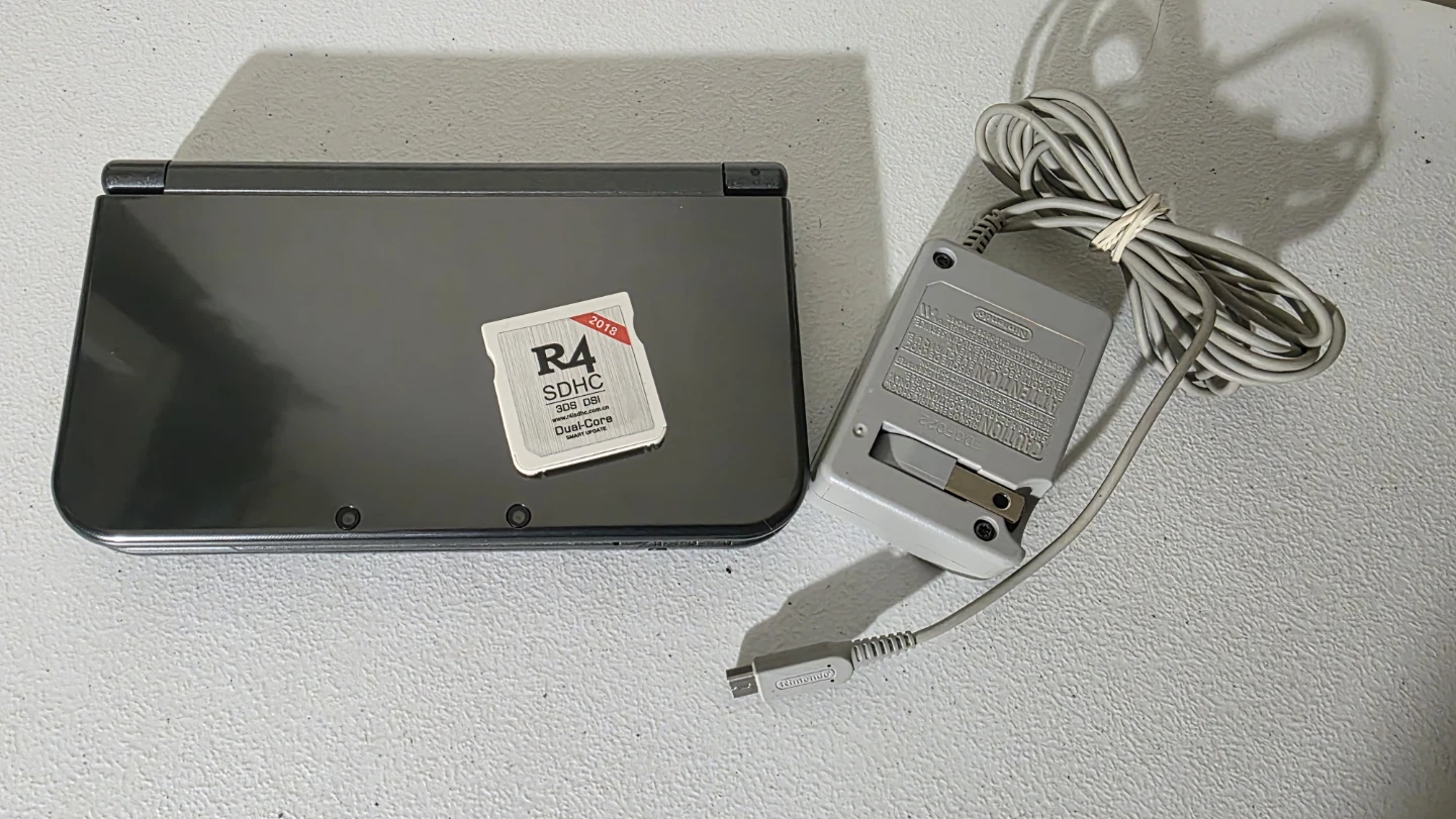 Nintendo New 3DS XL - photo 2