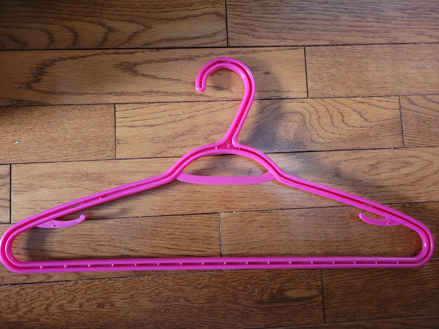 Lot of hot pink plastic clothes hangers (100) - photo 2