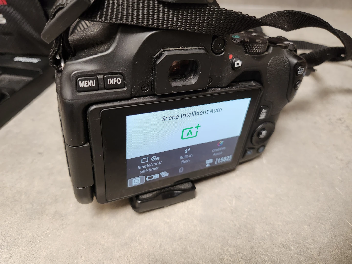 Canon EOS Rebel SL3 Camera Kit with Lens and Flash - photo 4