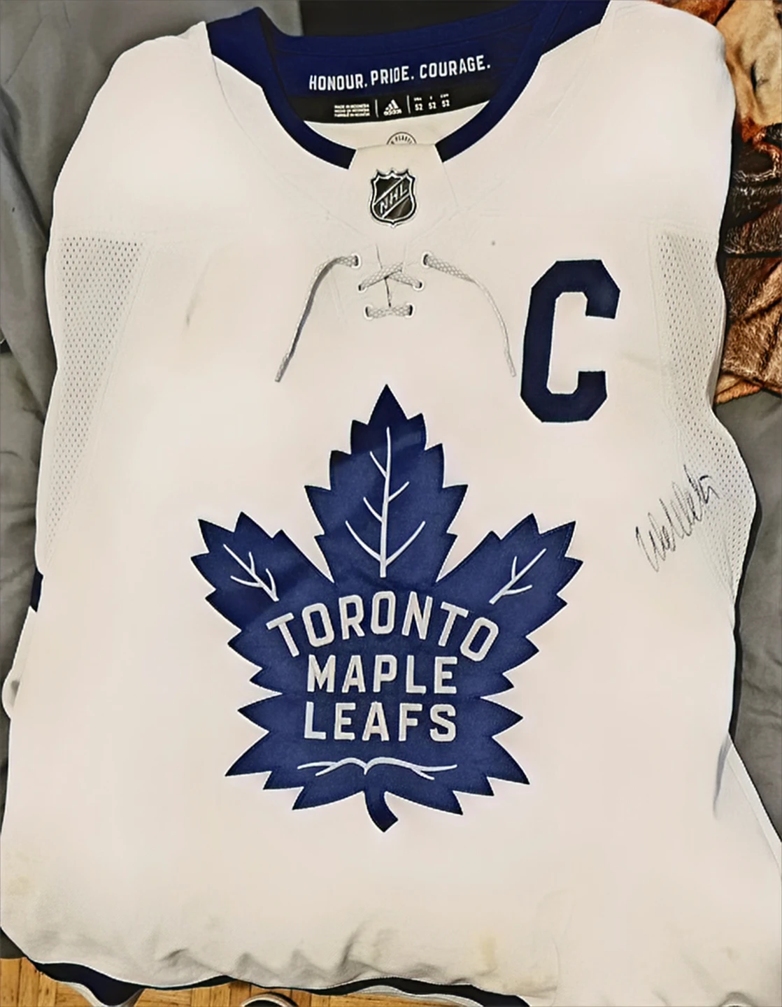 Signed Toronto Maple Leafs Adidas Jersey "Wendel Clark #17"