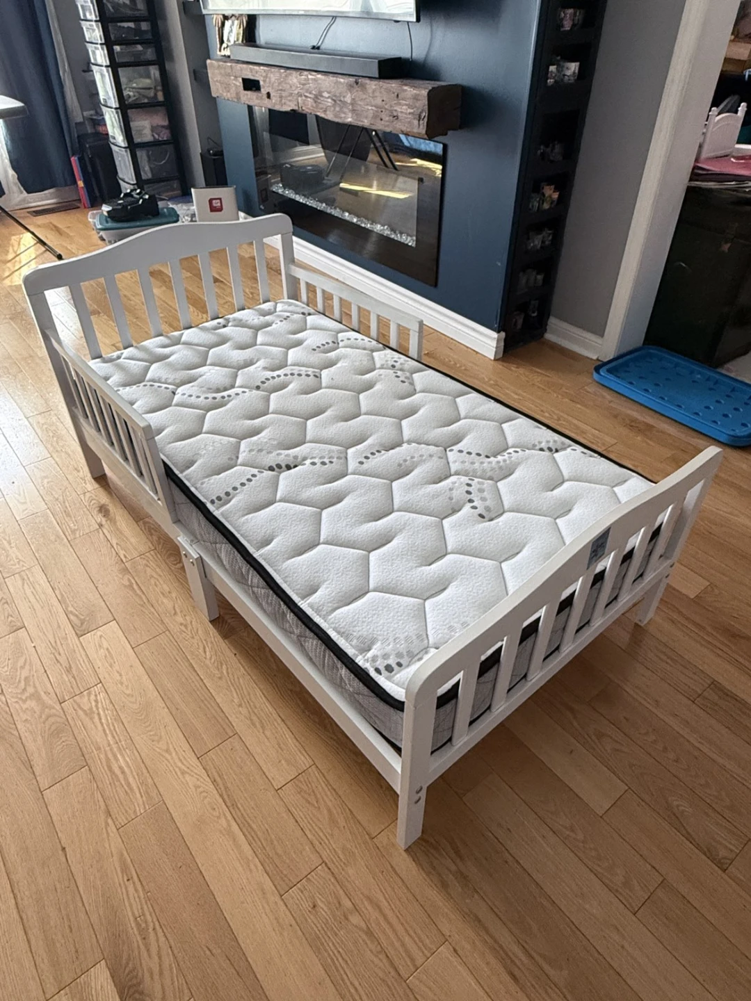 Bed frame and mattress - photo 3