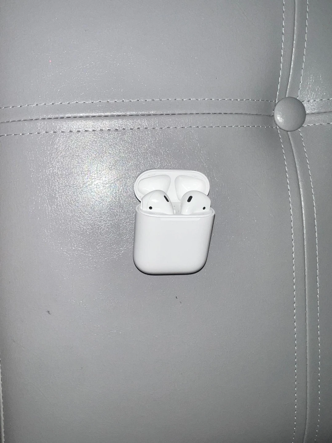 Apple AirPods - photo 2