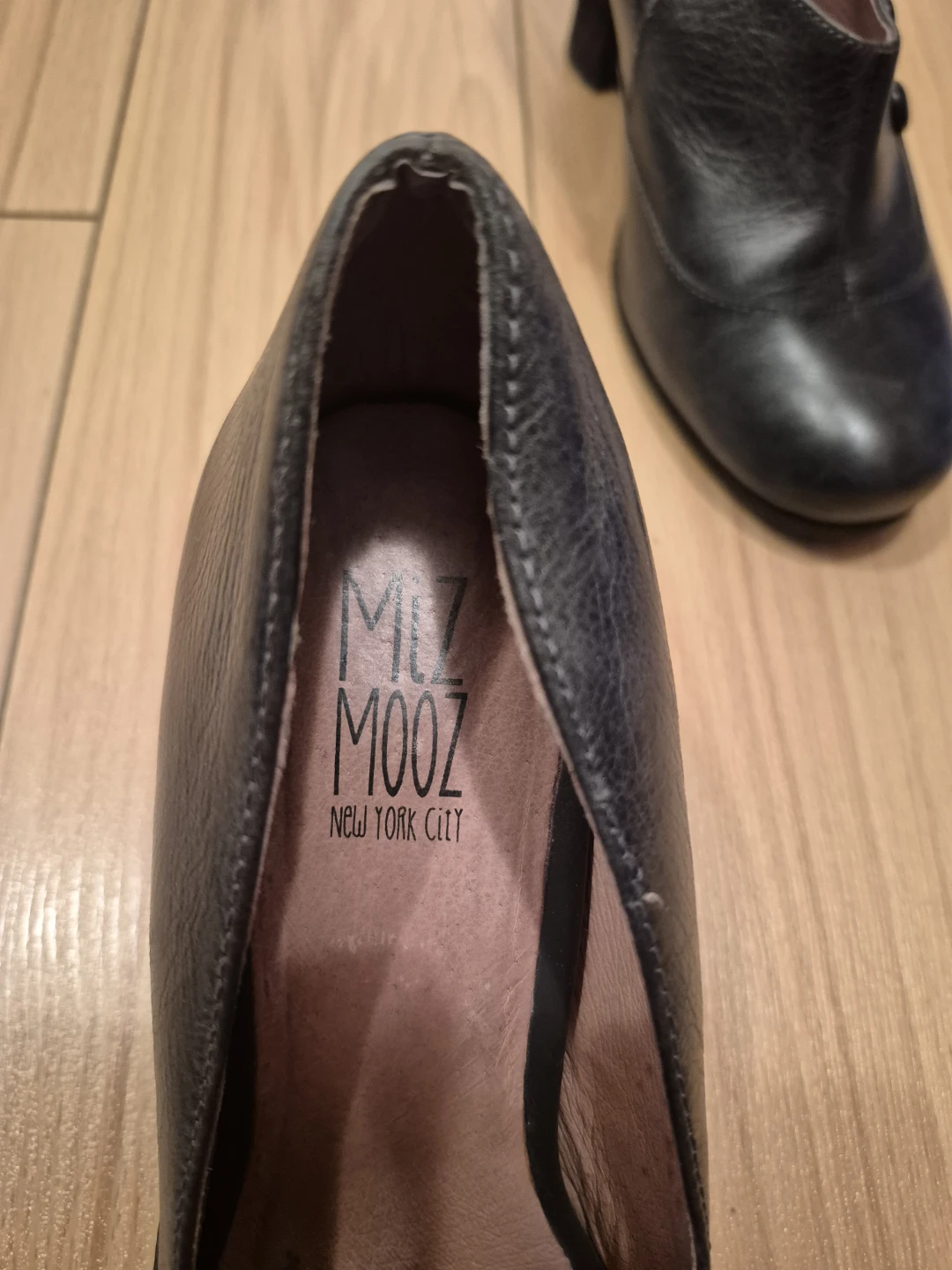 Miz Mooz Black Leather Heels - photo 4