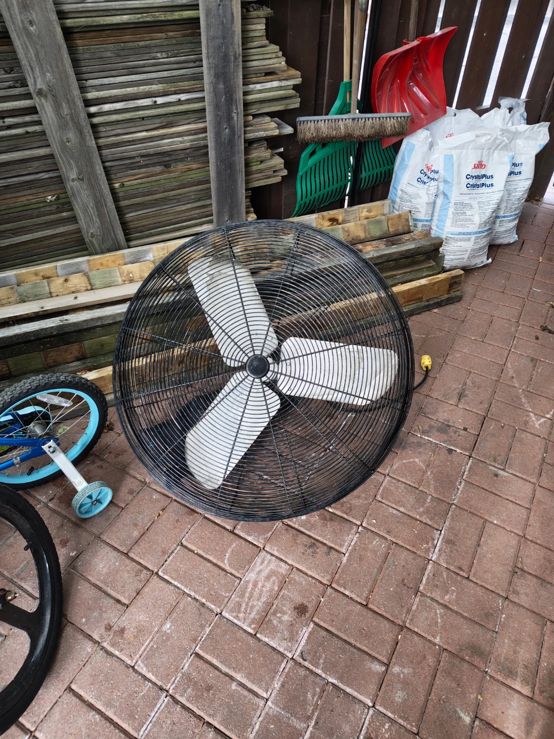 Large industrial wall mount - photo 2