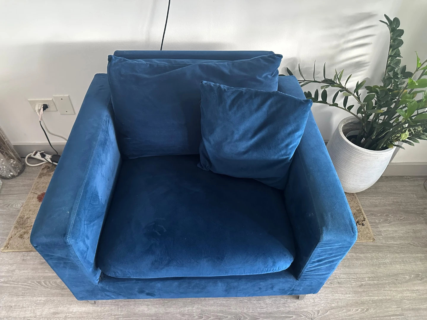 Blue Velvet Accent Chair/sofa