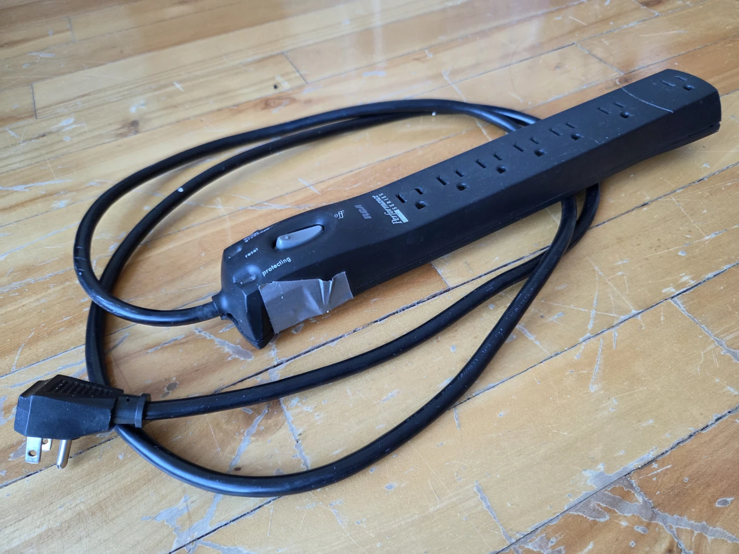 RCA Power Bar w/ Surge Protector (6ft) - photo 3