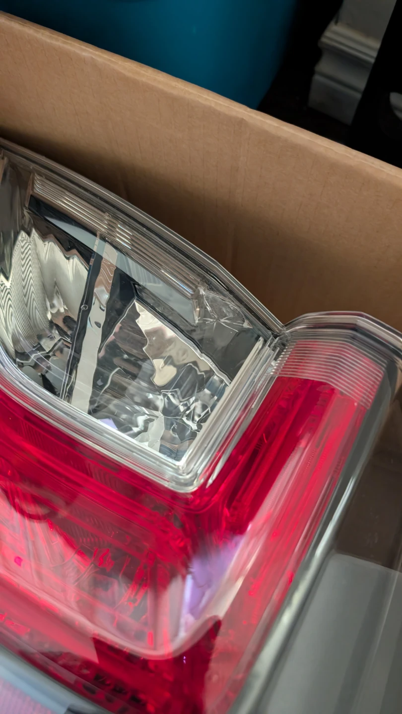 Damaged and repaired 2018 Honda Civic vehicle tail light - photo 3