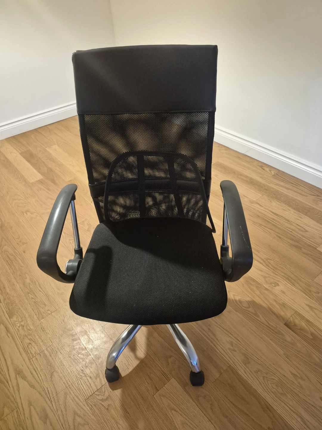 Black Mesh Office Chair - photo 2