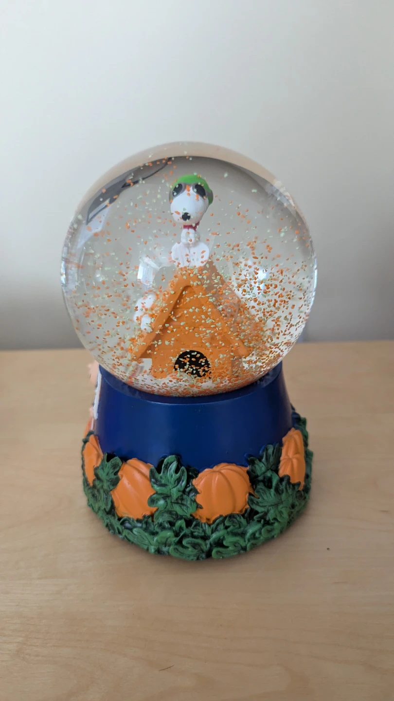 Peanuts Snoopy Great Pumpkin Snow Globe with music new - photo 2