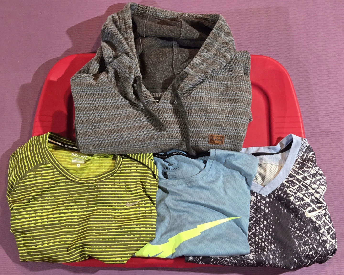LARGE Men's O'Neill Hoodie & 3 NIKE TEES.