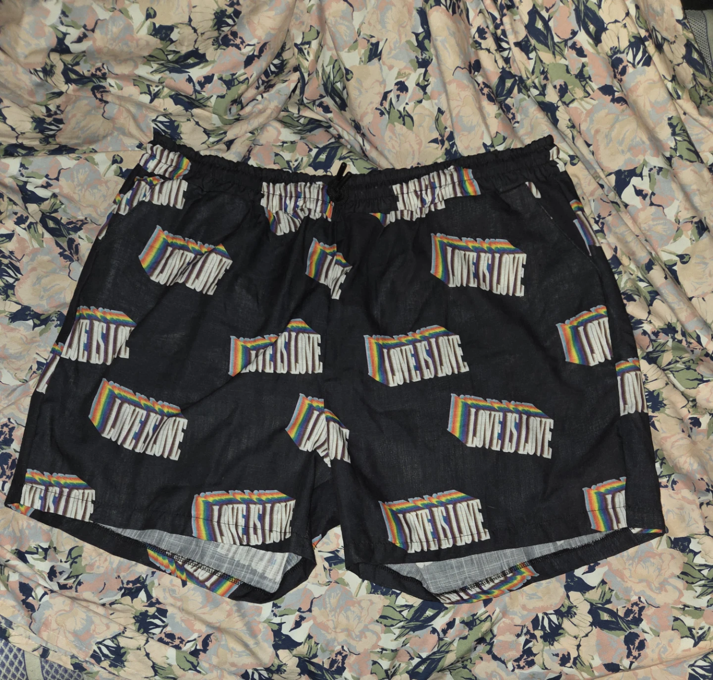 BoohooMAN 'Love Is Love' Graphic Shorts in a Men's 4XL - photo 4