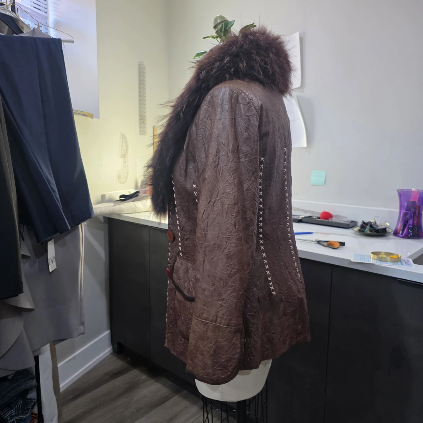 Brown Leather Jacket with Reattachable Fur Collar - photo 3