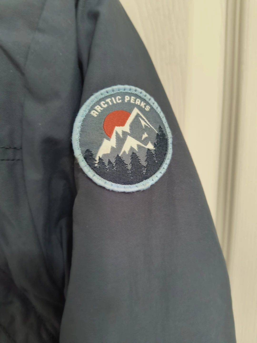 FREE - H&M Arctic Peaks Winter Jacket 8-9Y - photo 2
