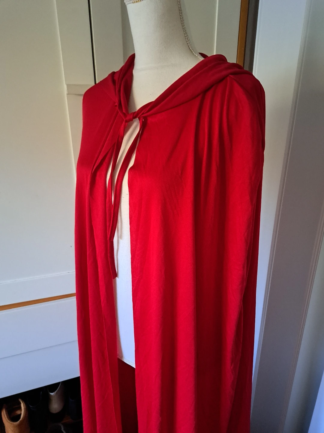 Red Hooded Cape - photo 2