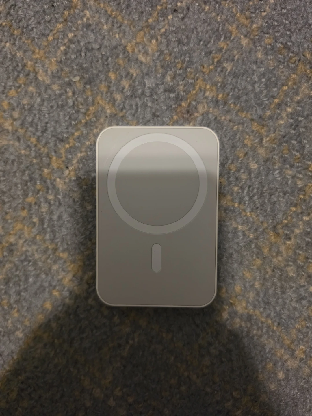5,000 mAh wireless charging Battery Pack - photo 2