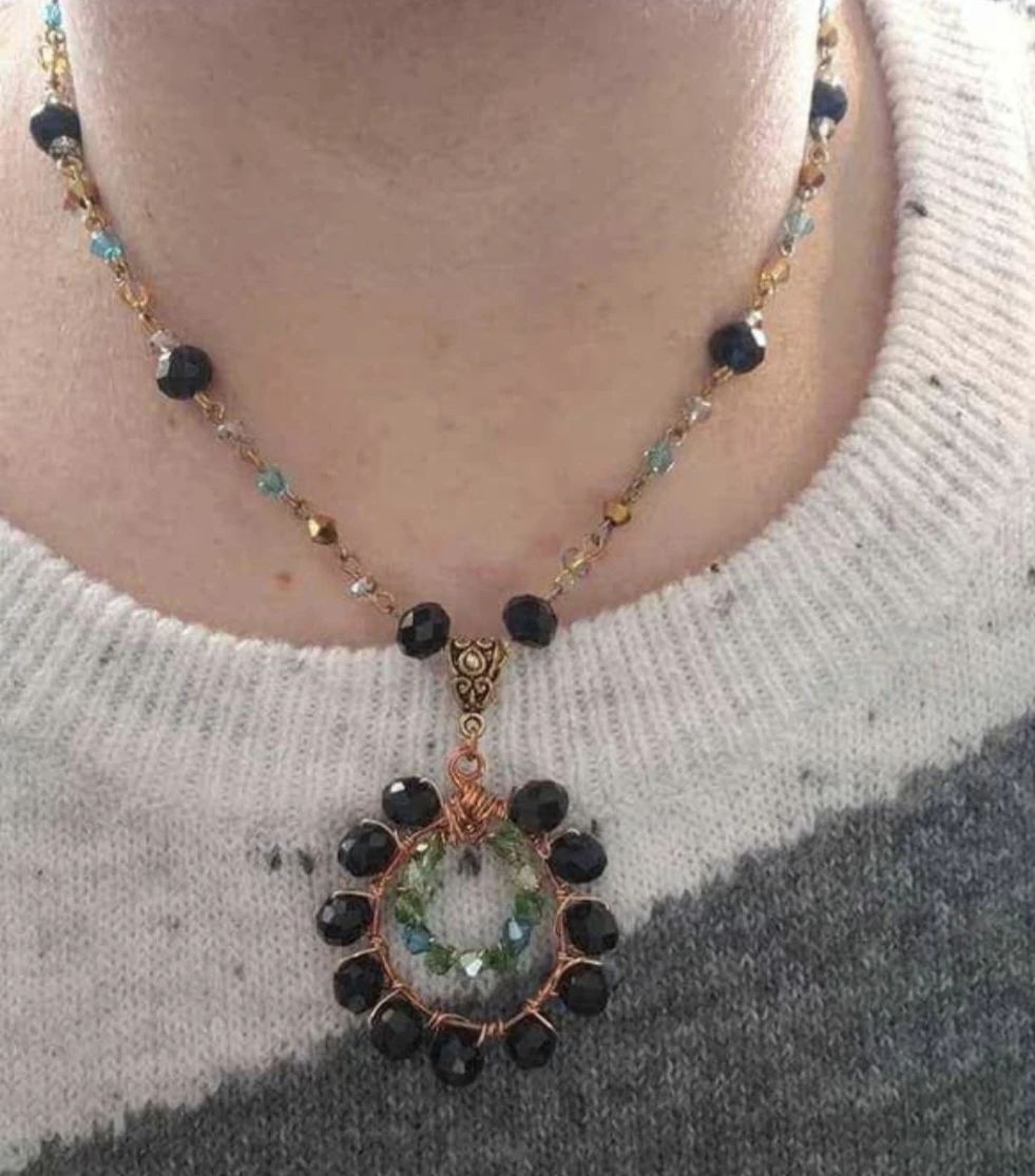 New Crystal Necklace, Earring, and Bracelet Set - photo 3