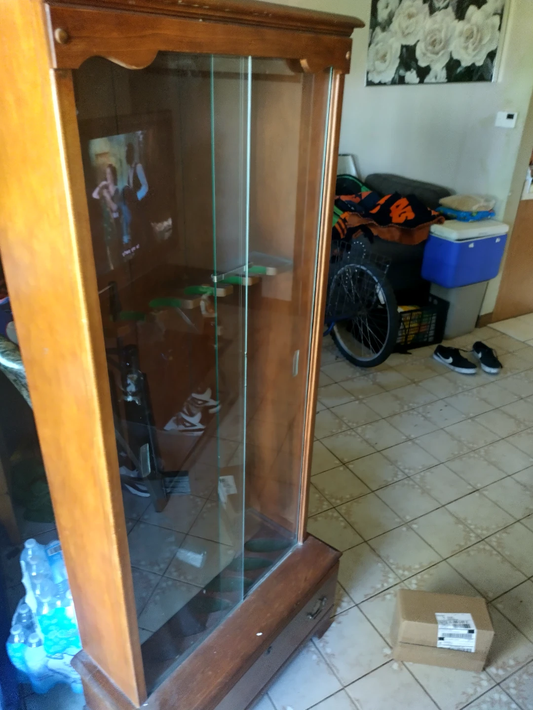 Wooden Gun Cabinet with Glass Door and 2 Keys - photo 4