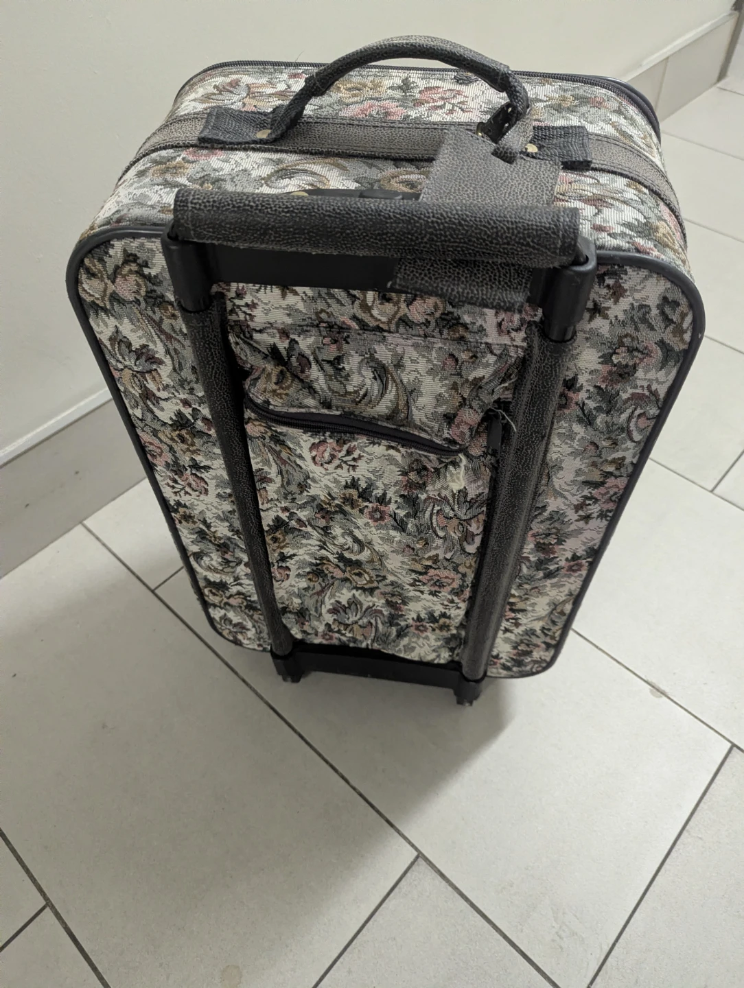 Vintage Jordache rolling suitcase - photo 5