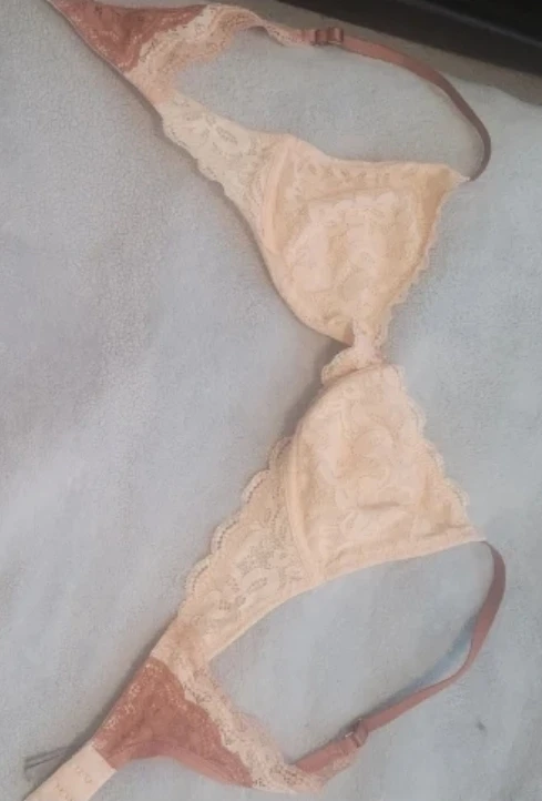 Victoria's Secret Lace Bra - photo 2